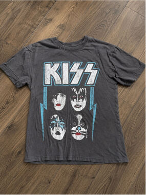 KISS‎ Band Tee Small Gray Distressed Graphic Rock T-Shirt 2020 100% Cotton